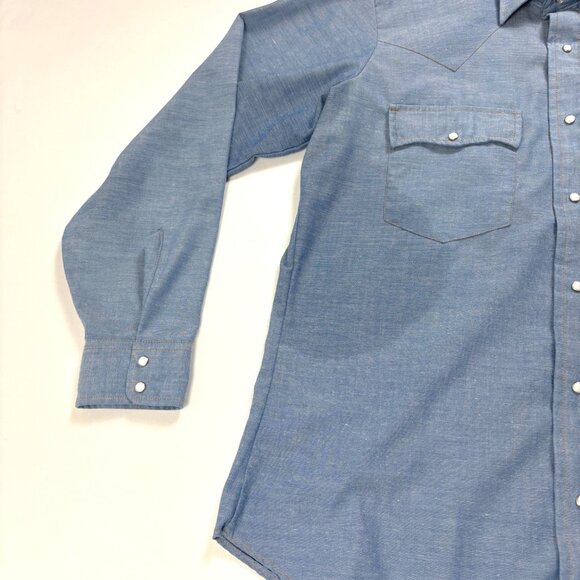 Vintage Levi's Mens Chambray Pearl Snap Shirt Blue Sz L Orange Tab Western Read! - Picture 3 of 7